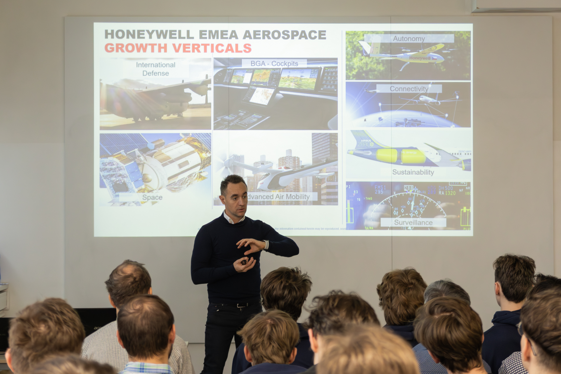 Lecture by Tomáš Szaszi on the concept of Design Thinking (photo: Darina Zelenitca)